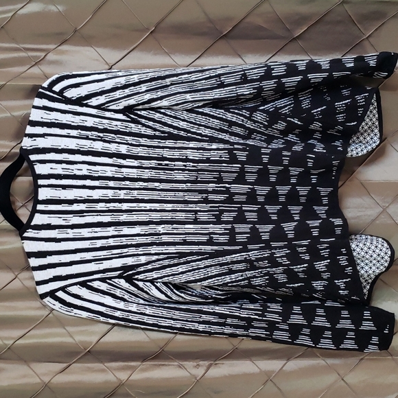 EUC- Nic + Zoe Reversible Drape Front Cardigan - Picture 4 of 6